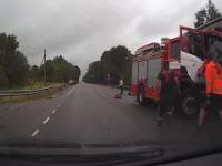 Wóz strażacki zderza się z dwiema ciężarówkami w Estonii