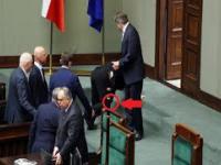 Jarosław Kaczyński kontuzja kolana