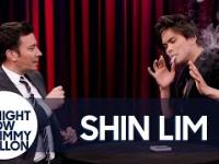 Shin Lim, zwycięzca amerykańskiego Mam Talent, zadziwia Fallona swoimi magicznymi sztuczkami