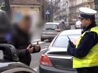 Janusz przepisów drogowych poucza policjanta z drogówki