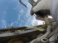 Widok POV ze spaceru kosmicznego na ISS