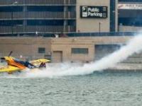 Pilot Red Bull Air Race o mało nie rozbił samolotu o wodę