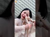 Młoda Azjatka dla lajków chciała zjeść żywą ośmiornicę