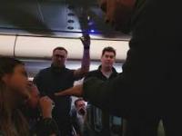 Kobieta mocno wkurzyła innych pasażerów na pokładzie samolotu