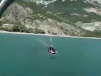 Niesamowite lądowanie paralotniarza