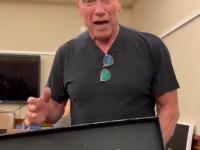 Schwarzenegger trolluje Stallone