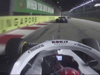 Kubica wyprzedza taczką podczas GP Singapuru