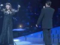 Antonio Banderas daje popis wokalny I wykonuje Upiór w Operze