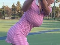 Ładnej kobiety lekcja golfa