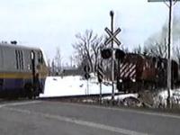 Maszynista wyskakuje z pociągu tuż przed zderzeniem z pociągiem towarowym...