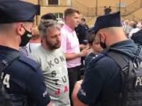 Po wiecu Andrzeja Dudy w Bolesławcu - policja spisuje protestujących