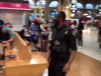 Polak kontra czterech francuskich kieszonkowców, którzy w poczekalni na lotnisku chcieli go okraść