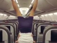 Kiedy stewardessa chce sobie rozprostować nogi