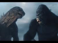 Godzilla vs Kong z balonami w tle