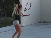 Ciekawa dla oka lekcja tenisa