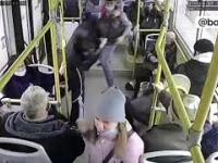Kanar vs pasażerowie vs kierowca autobusu