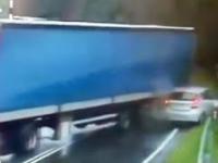 Tir „Zmiótł” z drogi osobowego Hyundaia. Wypadek 04.11.2020 Droga Krajowa 42 Bugaj