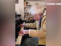 94-latek gra Sonatę Księżycową Beethovena na urodziny dla swojej córki