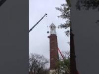 Nieudany montaż zegara na wieży