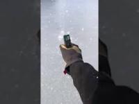 Taniec kulki na lodzie