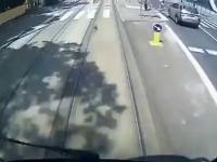 Kobieta wtargnęła pod rozpędzony tramwaj