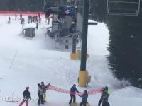 Szybko myślące nastolatki ratują małego chłopca zwisającego z wyciągu narciarskiego