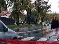 O krok od wypadku przed przejściem dla pieszych w Tarnowie.