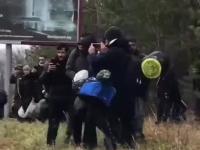 Białoruś. Tłum migrantów maszeruje w stronę Polskiej granicy
