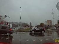 Bydgoszcz: Wypadek z udziałem karetki na skrzyżowaniu