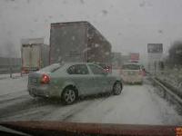 Karambol w Czechach. W śnieżycy zderzyło się 40 aut