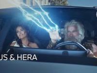 Arnold Schwarzenegger i Salma Hayek jako Zeus & Hera