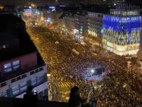 Prezydent Ukrainy przemawia z telebimu do tłumu w Pradze i Tbilisi