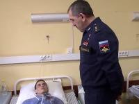Zastępca obrony Federacji Rosyjskiej Jewkurow, nagradzając kaprala, który stracił nogę, życzył mu...