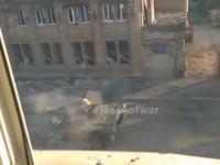 T72 trafiony przez RPG z okna w Mariupolu