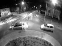 Rowerzysta spowodował wypadek na rondzie w Lesznie