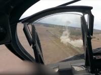 Ruski KA-52 lata strzela obrywa londuje
