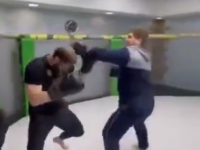 Ramzan Kadyrow pokazuje swoje żenujące umiejętności bokserskie