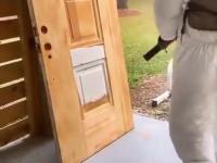 Usuwanie lakieru z drzwi niczym gumka w paincie