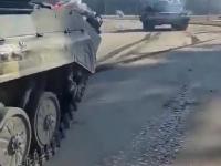 Ukraińscy żołnierze niszczą Rosyjskie czołgi z NLAW’ami w ręku