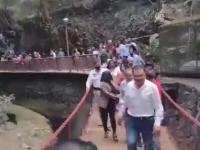 Most w Meksyku zarwał się... w momencie ceremonii jego otwarcia