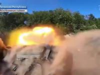 Rosyjski czołg wjeżdża na minę przeciwpancerną. Moment wybuchu