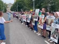 Ruscy w Moskwie błagają ambasady USA i Wielkiej Brytanii, aby przestały wysyłać na Ukrainę broń