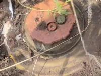 Tak wykopuje się miny na Ukrainie
