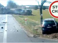 Osobówka staranowała ciężarówkę  - Wypadek na DK92
