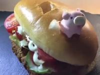 Animacja poklatkowa z świnka i kanapką
