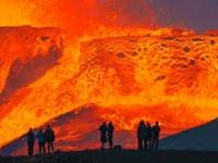 Spektakularne ujęcie erupcji lawy na Islandii w 2021 roku