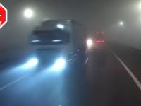Sznurem pod prąd we mgle na drodze ekspresowej S1 Podwarpie
