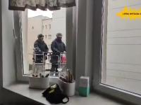 Antyterroryści w koszu strażackim z wizytą u Lotnej Brygady Opozycji