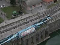 Wagon z 300 tonowym transformatorem wykoleił się w Słowenii