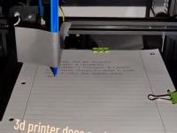 Drukarka 3D pisze pracę domową stworzoną przez ChatGPT